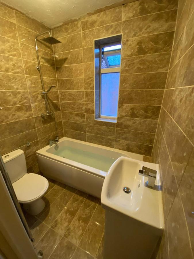 Shirley House 2, Self Catering Guest House, Self Check In, Smart Locks, 10 Min Walk To Southampton General, Aspire And Princess Anne Hospitals, Access To Fully Equipped Kitchen, Excellent Transport Links, Ideal For Longer Stays And Hospital Shifts Esterno foto