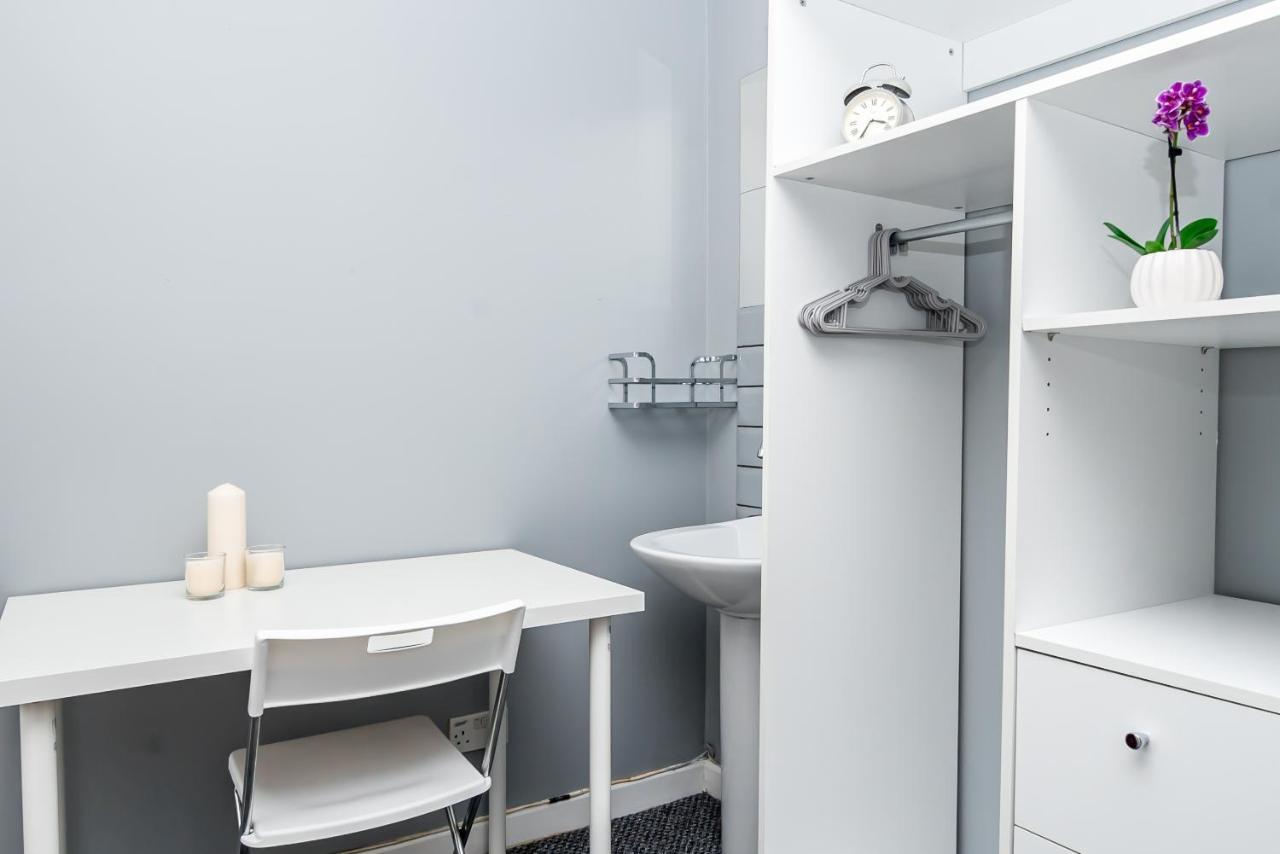 Shirley House 2, Self Catering Guest House, Self Check In, Smart Locks, 10 Min Walk To Southampton General, Aspire And Princess Anne Hospitals, Access To Fully Equipped Kitchen, Excellent Transport Links, Ideal For Longer Stays And Hospital Shifts Esterno foto