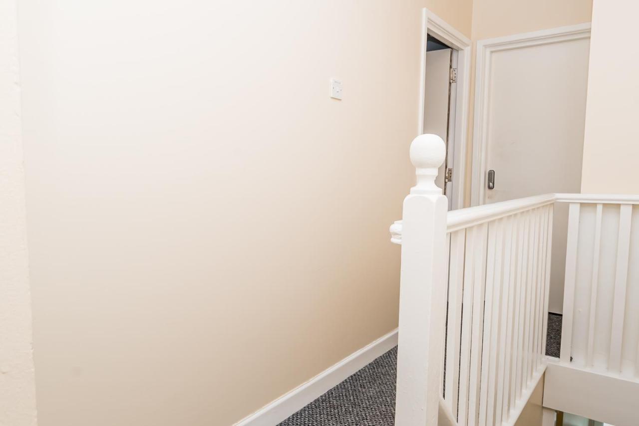 Shirley House 2, Self Catering Guest House, Self Check In, Smart Locks, 10 Min Walk To Southampton General, Aspire And Princess Anne Hospitals, Access To Fully Equipped Kitchen, Excellent Transport Links, Ideal For Longer Stays And Hospital Shifts Esterno foto