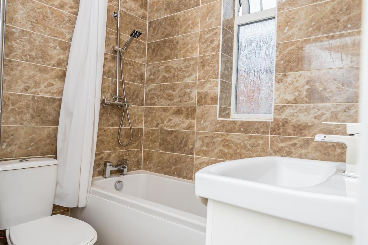 Shirley House 2, Self Catering Guest House, Self Check In, Smart Locks, 10 Min Walk To Southampton General, Aspire And Princess Anne Hospitals, Access To Fully Equipped Kitchen, Excellent Transport Links, Ideal For Longer Stays And Hospital Shifts Esterno foto