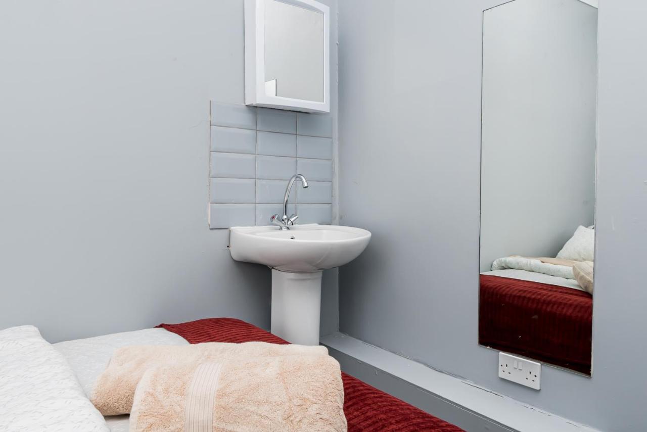 Shirley House 2, Self Catering Guest House, Self Check In, Smart Locks, 10 Min Walk To Southampton General, Aspire And Princess Anne Hospitals, Access To Fully Equipped Kitchen, Excellent Transport Links, Ideal For Longer Stays And Hospital Shifts Esterno foto