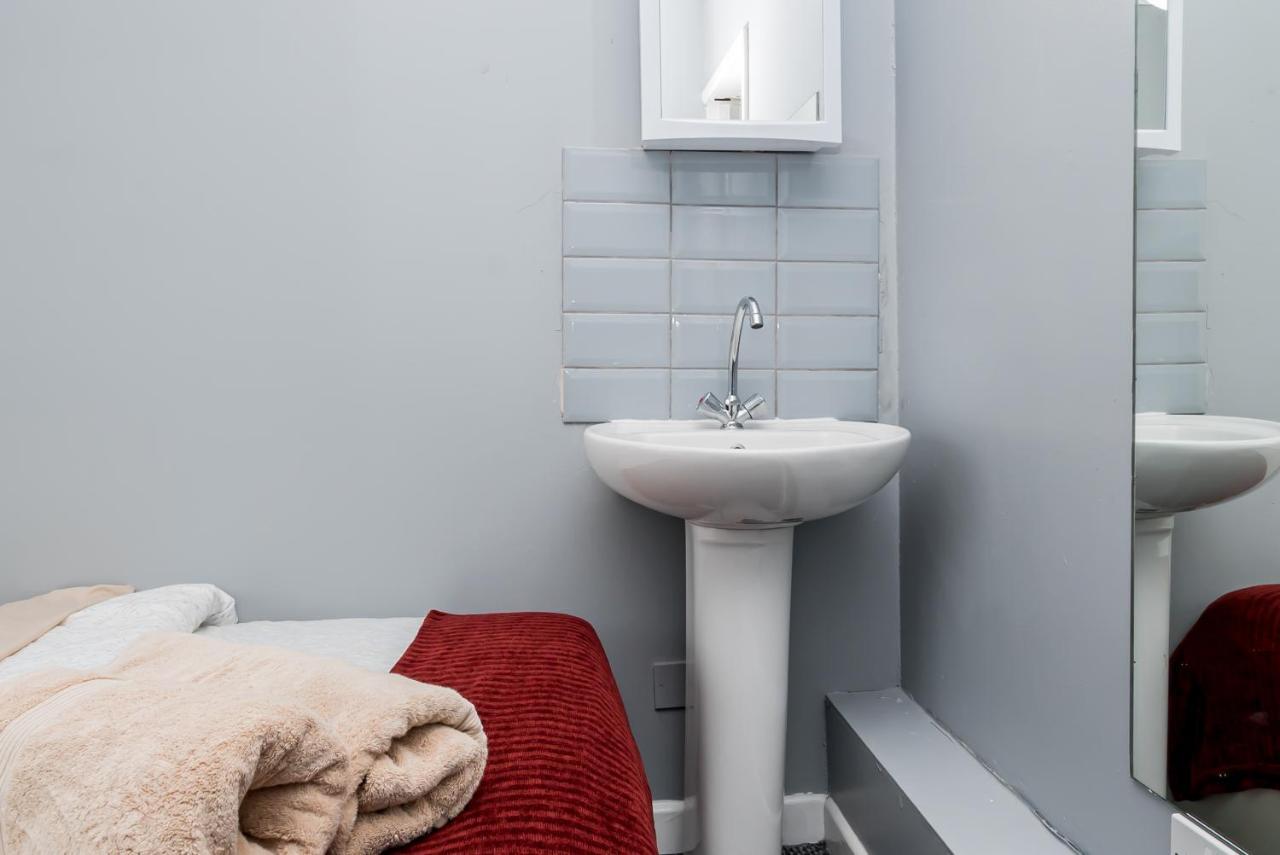 Shirley House 2, Self Catering Guest House, Self Check In, Smart Locks, 10 Min Walk To Southampton General, Aspire And Princess Anne Hospitals, Access To Fully Equipped Kitchen, Excellent Transport Links, Ideal For Longer Stays And Hospital Shifts Esterno foto