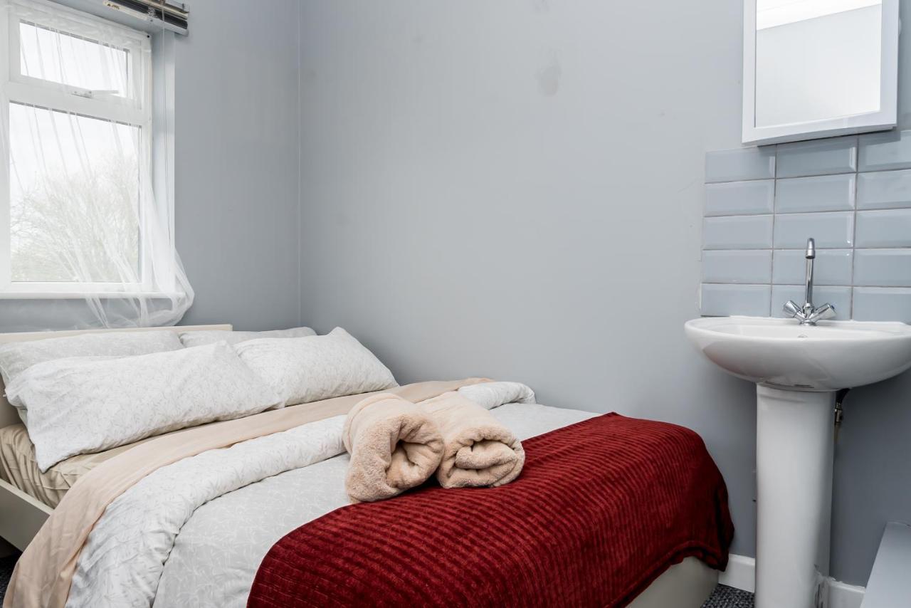 Shirley House 2, Self Catering Guest House, Self Check In, Smart Locks, 10 Min Walk To Southampton General, Aspire And Princess Anne Hospitals, Access To Fully Equipped Kitchen, Excellent Transport Links, Ideal For Longer Stays And Hospital Shifts Esterno foto