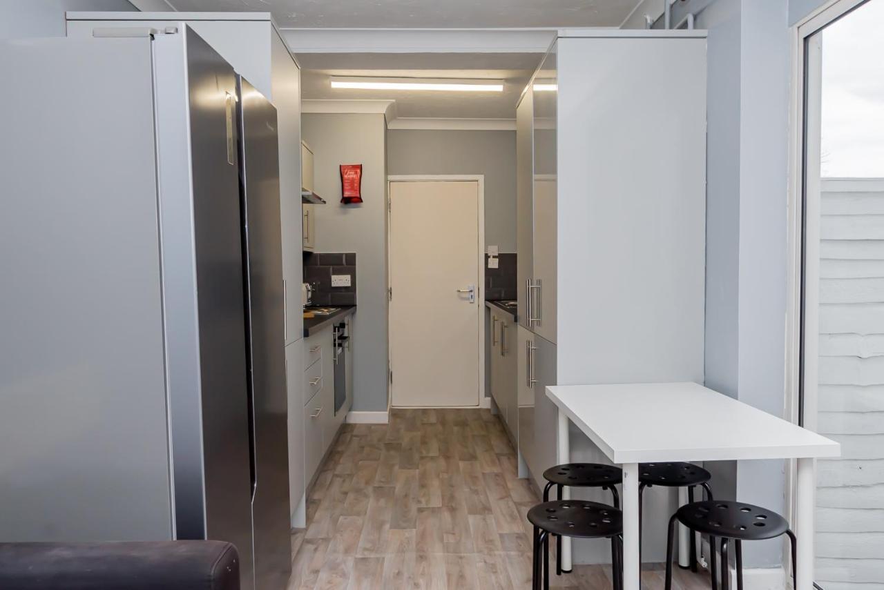 Shirley House 2, Self Catering Guest House, Self Check In, Smart Locks, 10 Min Walk To Southampton General, Aspire And Princess Anne Hospitals, Access To Fully Equipped Kitchen, Excellent Transport Links, Ideal For Longer Stays And Hospital Shifts Esterno foto
