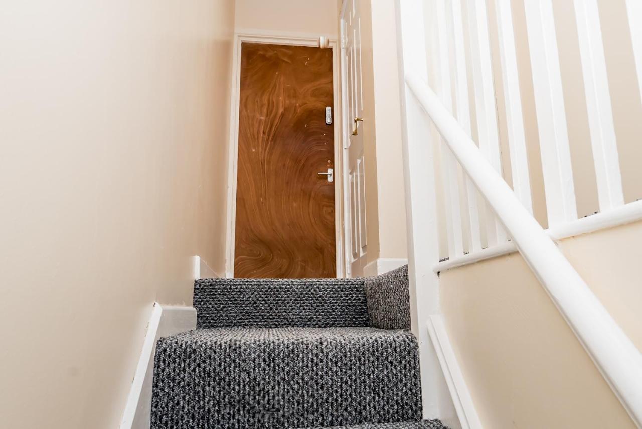 Shirley House 2, Self Catering Guest House, Self Check In, Smart Locks, 10 Min Walk To Southampton General, Aspire And Princess Anne Hospitals, Access To Fully Equipped Kitchen, Excellent Transport Links, Ideal For Longer Stays And Hospital Shifts Esterno foto