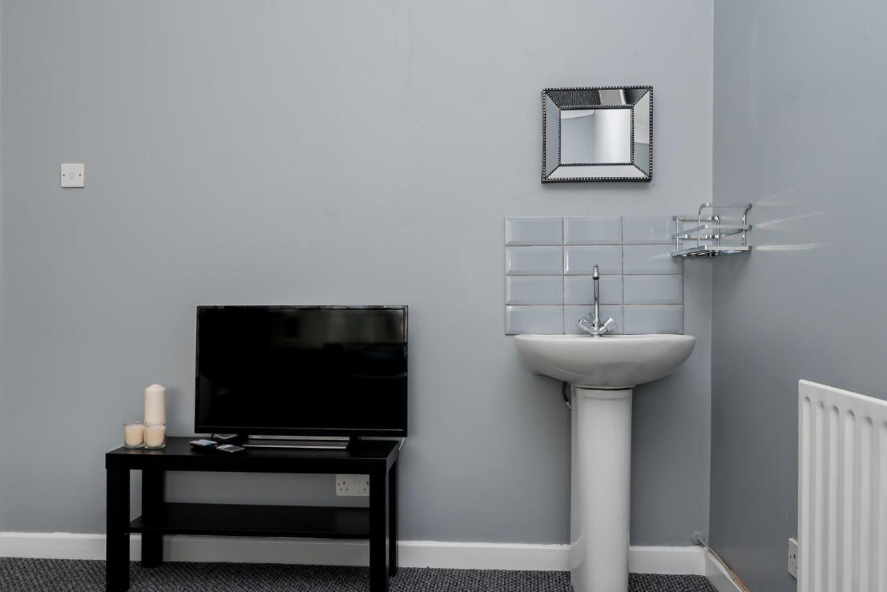 Shirley House 2, Self Catering Guest House, Self Check In, Smart Locks, 10 Min Walk To Southampton General, Aspire And Princess Anne Hospitals, Access To Fully Equipped Kitchen, Excellent Transport Links, Ideal For Longer Stays And Hospital Shifts Esterno foto