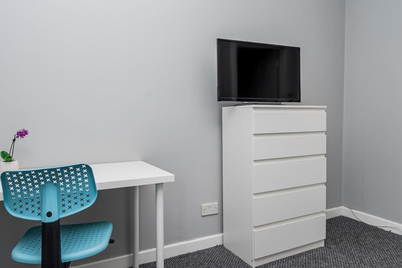Shirley House 2, Self Catering Guest House, Self Check In, Smart Locks, 10 Min Walk To Southampton General, Aspire And Princess Anne Hospitals, Access To Fully Equipped Kitchen, Excellent Transport Links, Ideal For Longer Stays And Hospital Shifts Esterno foto