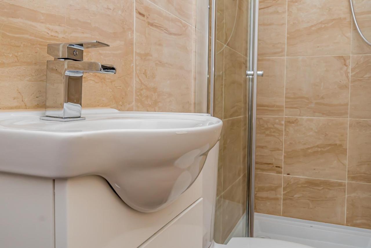 Shirley House 2, Self Catering Guest House, Self Check In, Smart Locks, 10 Min Walk To Southampton General, Aspire And Princess Anne Hospitals, Access To Fully Equipped Kitchen, Excellent Transport Links, Ideal For Longer Stays And Hospital Shifts Esterno foto