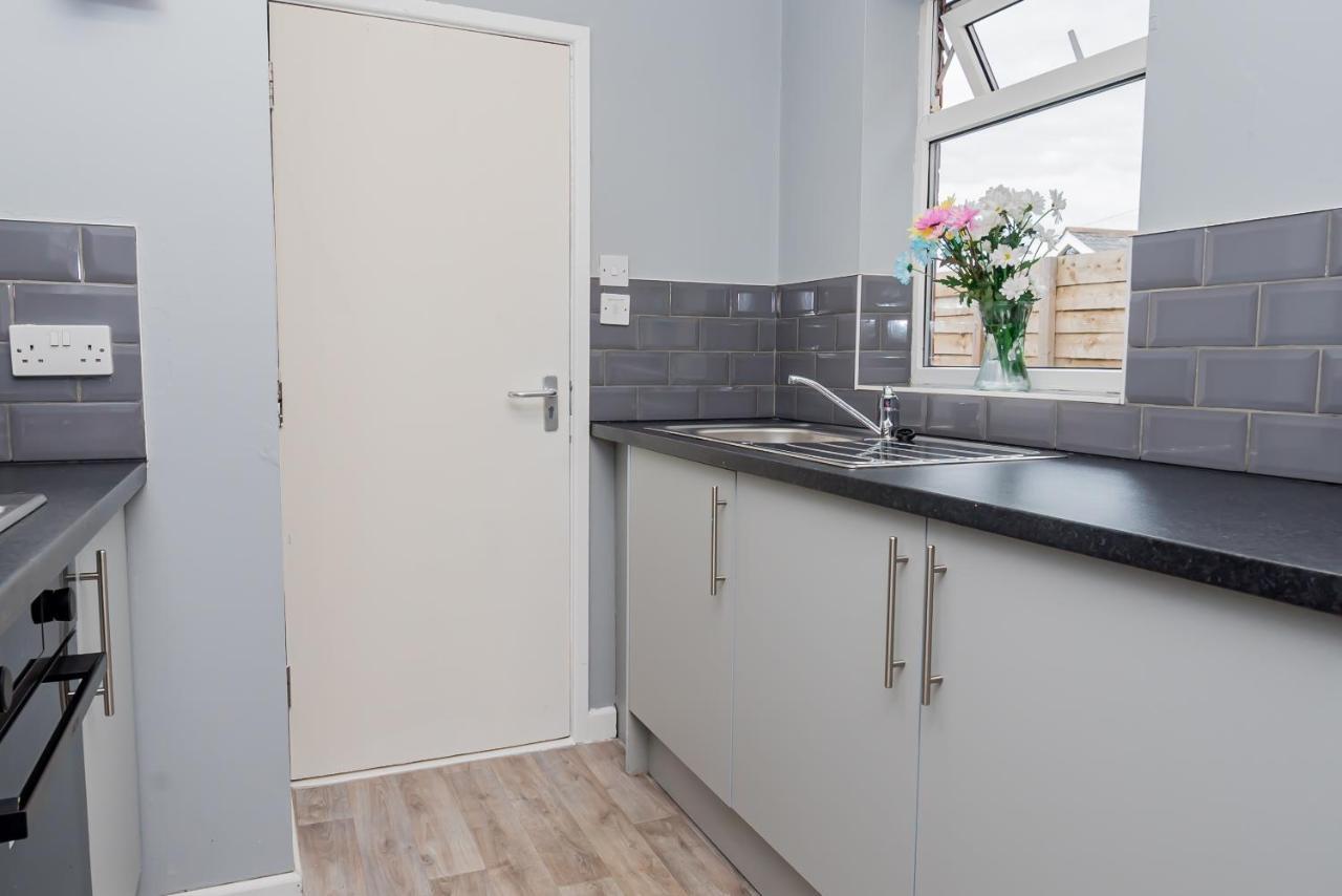 Shirley House 2, Self Catering Guest House, Self Check In, Smart Locks, 10 Min Walk To Southampton General, Aspire And Princess Anne Hospitals, Access To Fully Equipped Kitchen, Excellent Transport Links, Ideal For Longer Stays And Hospital Shifts Esterno foto